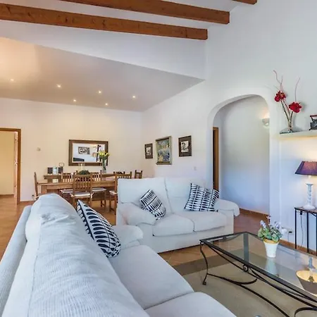 Sleeps 6 Pool Air Con Wifi T400573