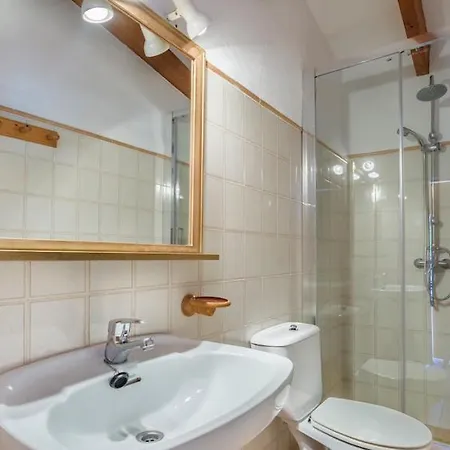 Sleeps 6 Pool Air Con Wifi T400573